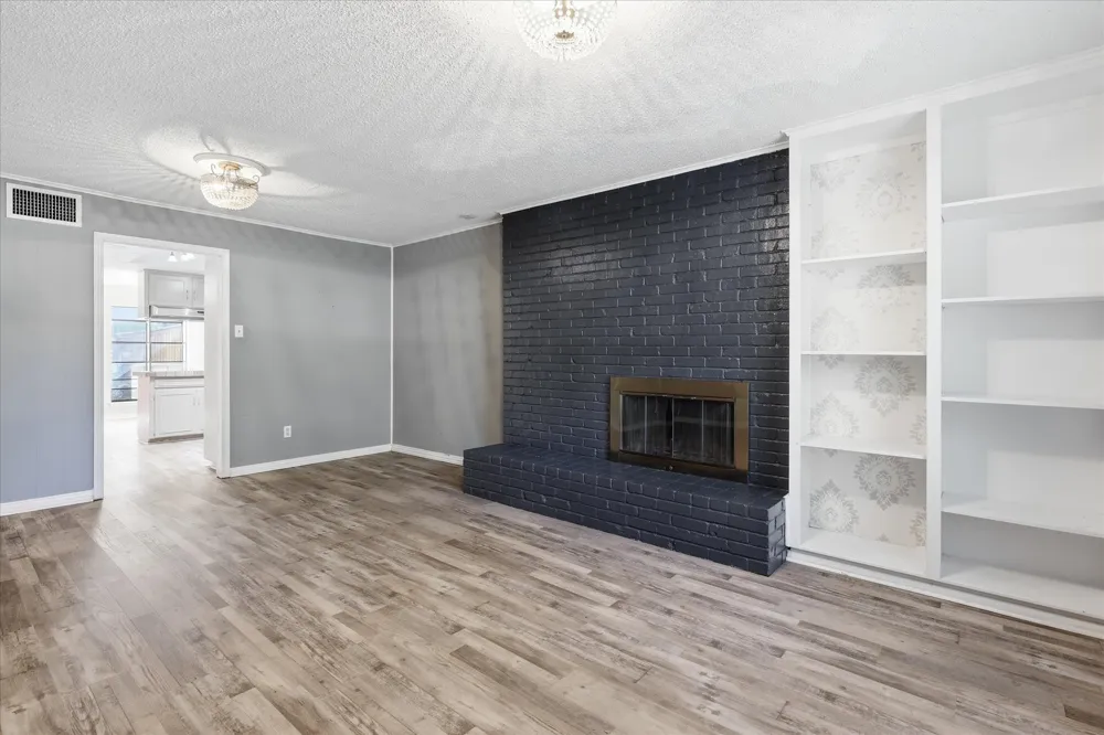 981 Chateau Valee Circle Bedford, TX 76022
