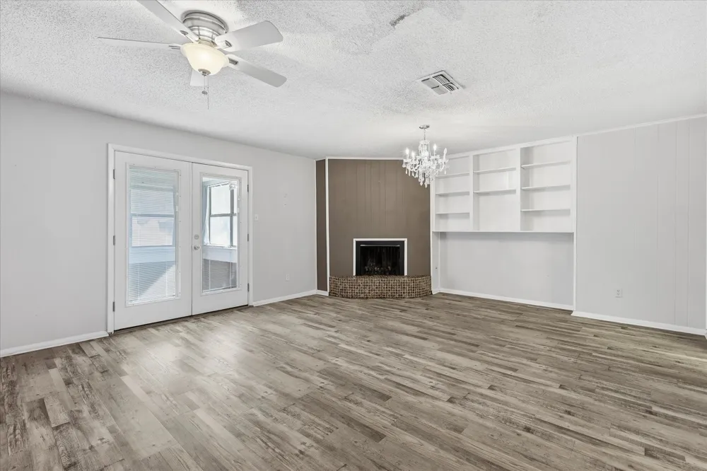 981 Chateau Valee Circle Bedford, TX 76022
