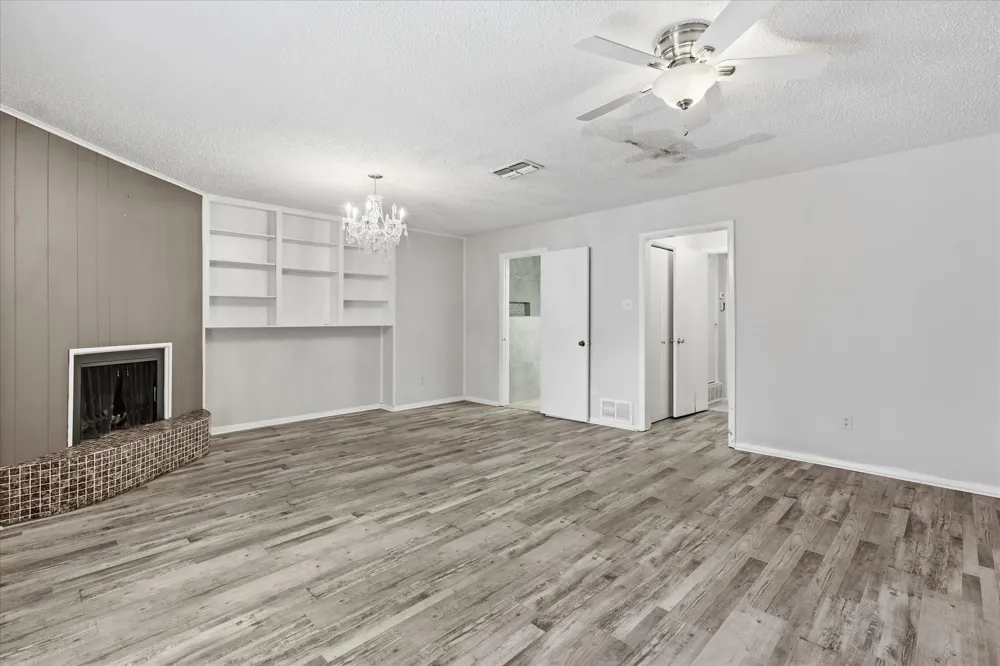 981 Chateau Valee Circle Bedford, TX 76022