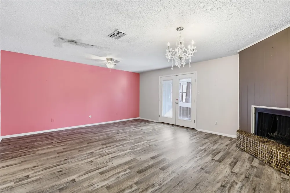 981 Chateau Valee Circle Bedford, TX 76022