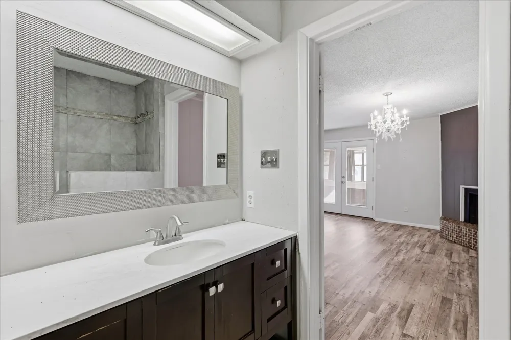 981 Chateau Valee Circle Bedford, TX 76022