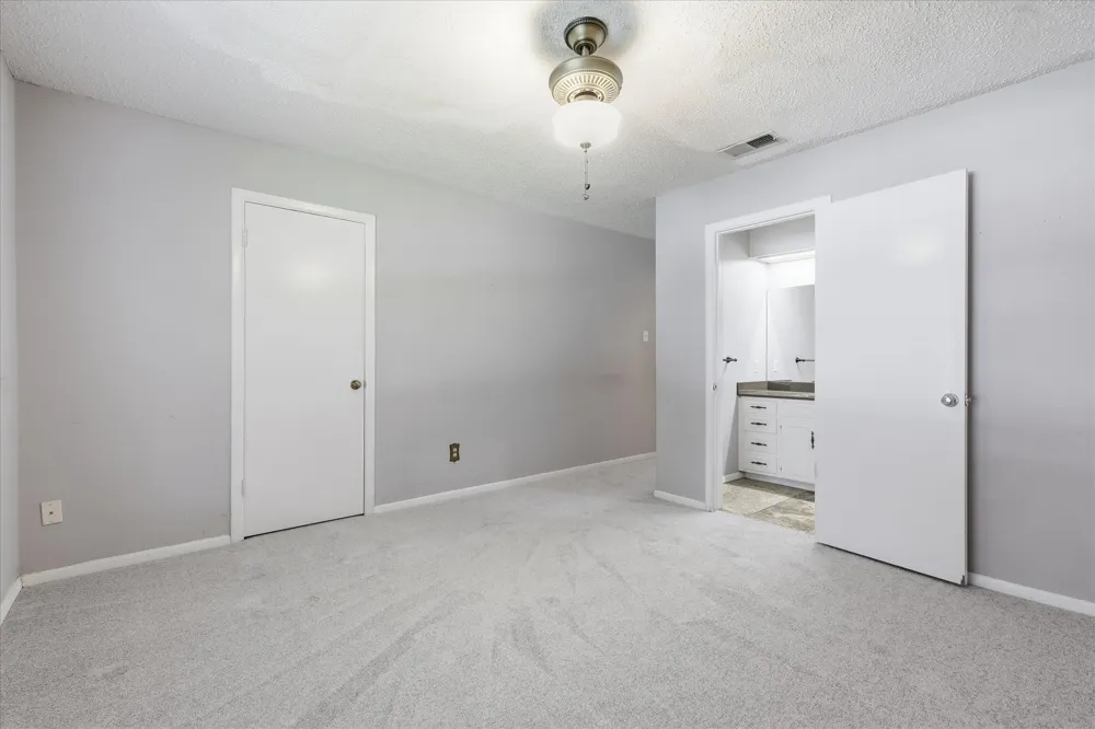 981 Chateau Valee Circle Bedford, TX 76022
