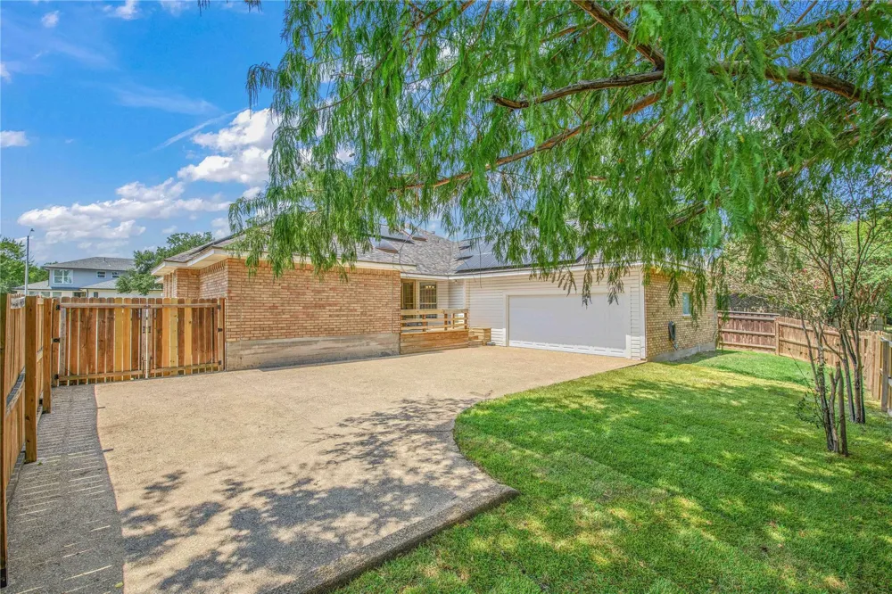 2307 W Briargate Drive Bryan, TX 77802