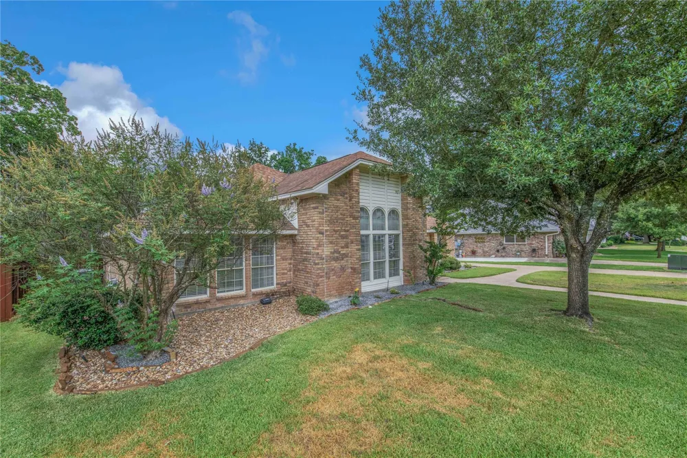 2307 W Briargate Drive Bryan, TX 77802