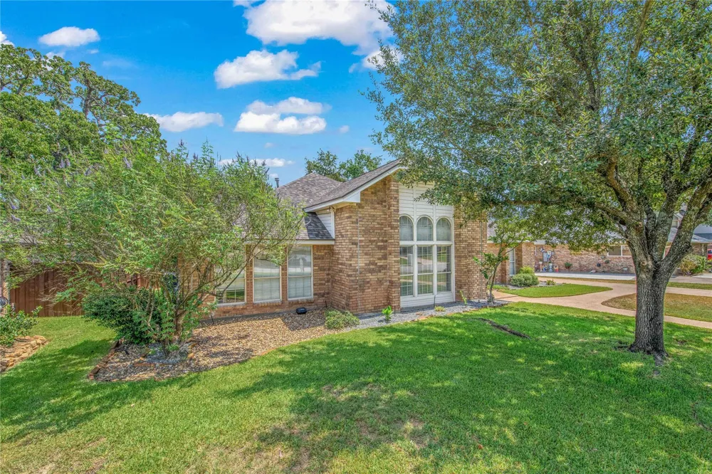 2307 W Briargate Drive Bryan, TX 77802
