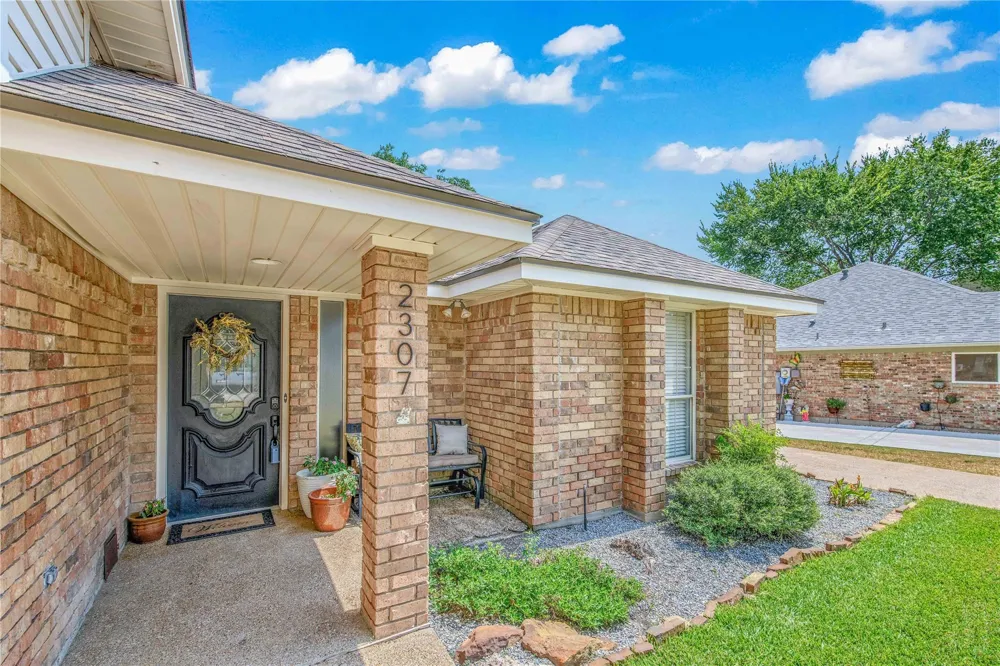 2307 W Briargate Drive Bryan, TX 77802