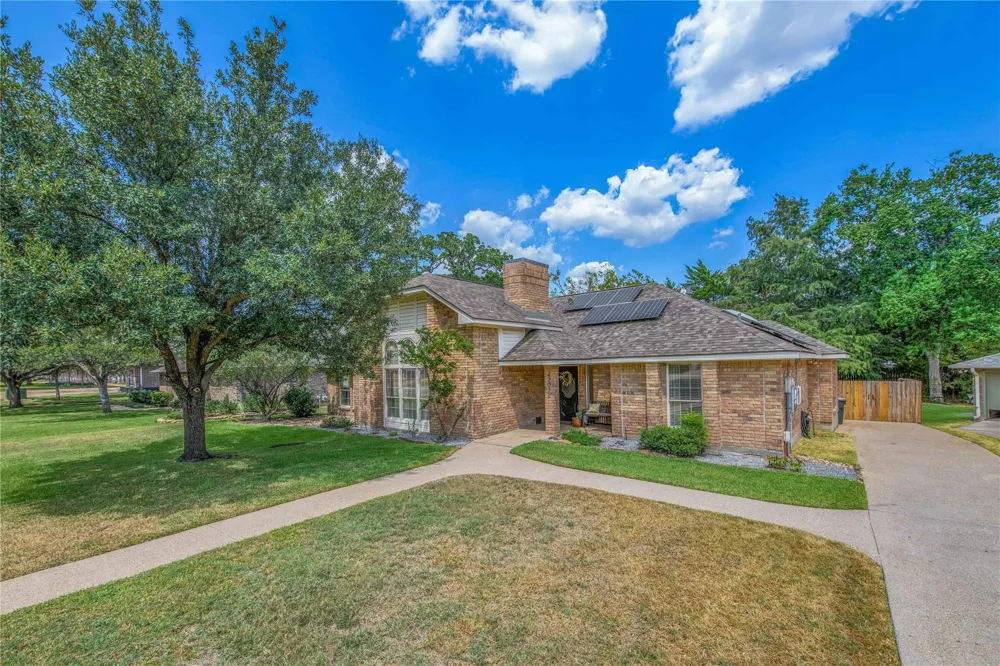 2307 W Briargate Drive Bryan, TX 77802