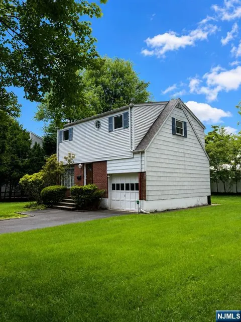 25 Glenwood Avenue