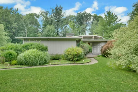 107 Holly Place