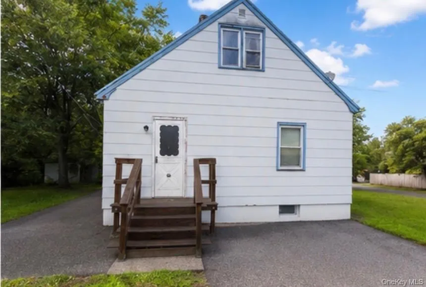 1718 Gardiner Drive Bay Shore, NY 11706