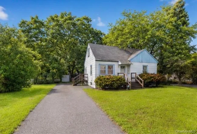 1718 Gardiner Drive Bay Shore, NY 11706