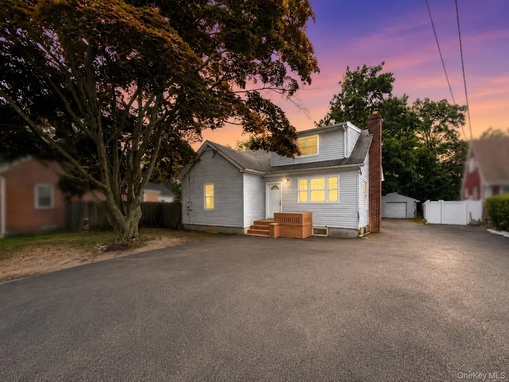 806 Mount Avenue Wyandanch, NY 11798