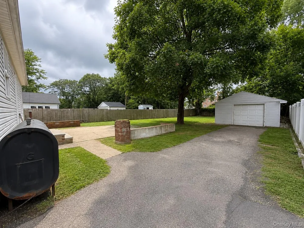 806 Mount Avenue Wyandanch, NY 11798