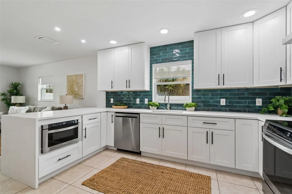 2853 35TH AVENUE St Petersburg, FL 33713