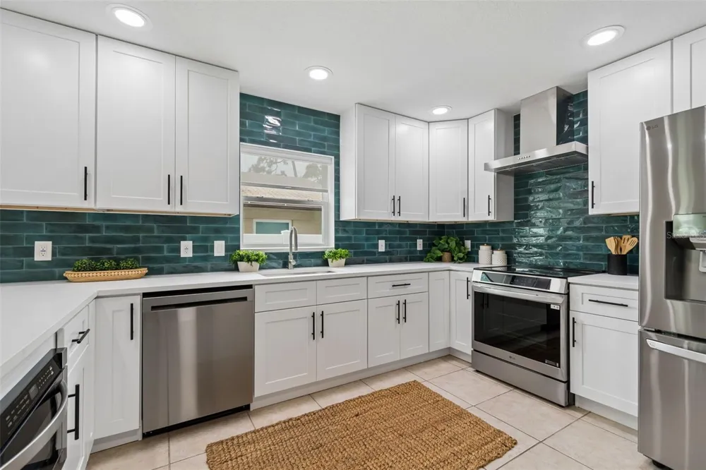 2853 35TH AVENUE St Petersburg, FL 33713