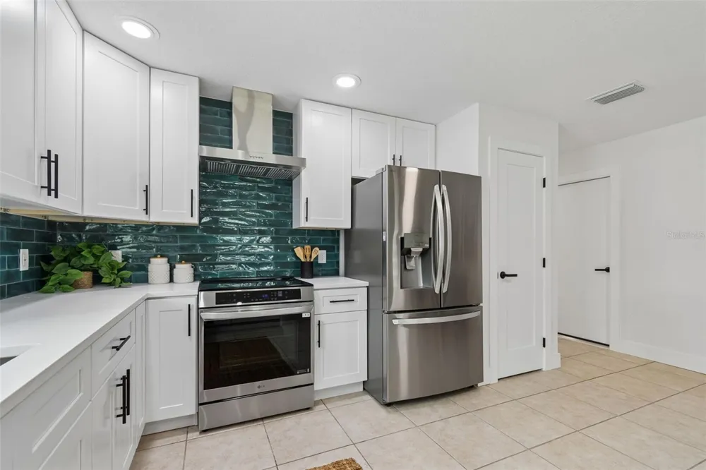 2853 35TH AVENUE St Petersburg, FL 33713