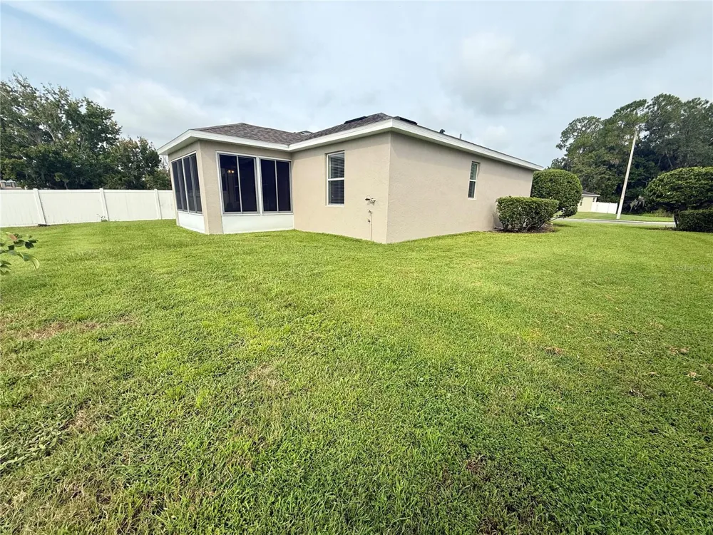 2616 WALDEN WOODS DRIVE Plant City, FL 33566