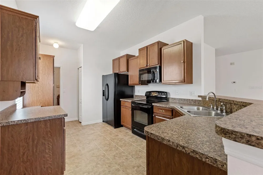 2616 WALDEN WOODS DRIVE Plant City, FL 33566