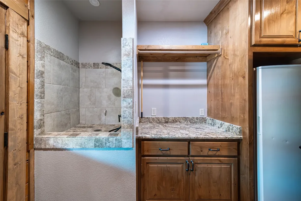 24087 S Fm 4 Lipan, TX 76462