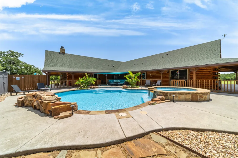 24087 S Fm 4 Lipan, TX 76462