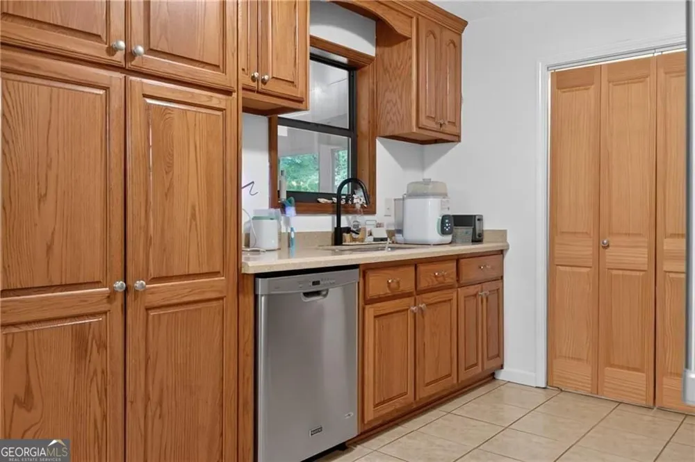 182 Highland DR Hiram, GA 30141