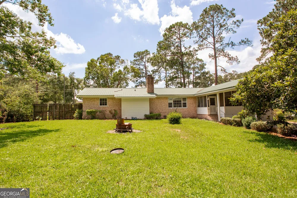 1604 Darling AVE Waycross, GA 31501