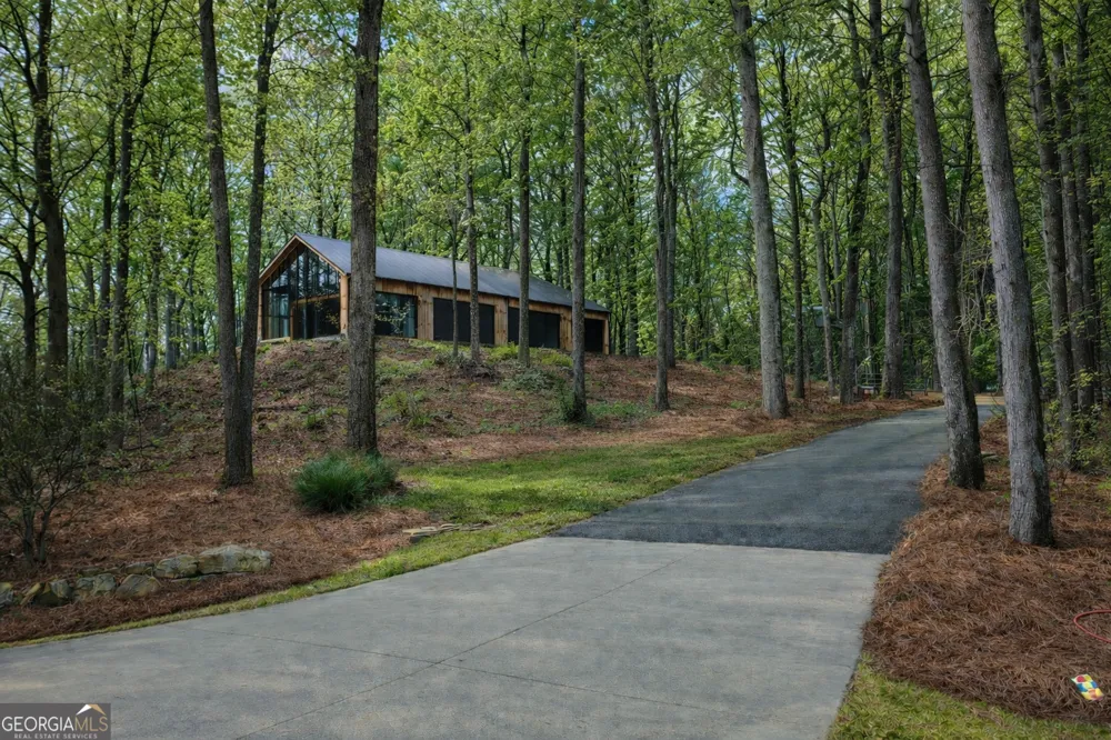 5042 McKinsey LN Flowery Branch, GA 30542