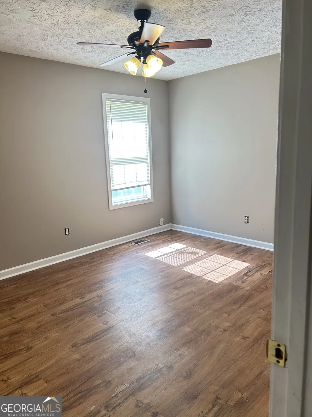 1149 Granite LN Loganville, GA 30052