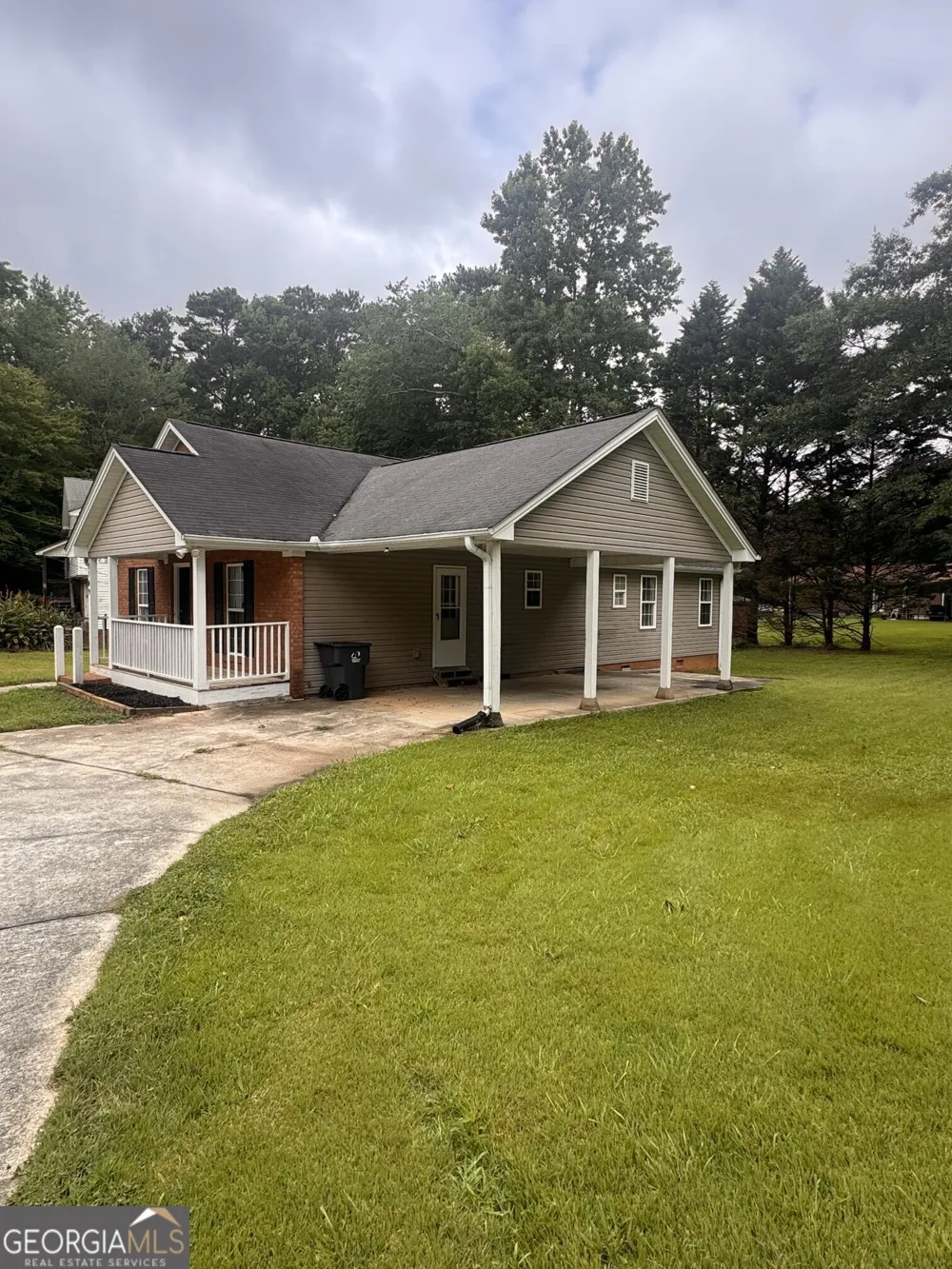 1149 Granite LN Loganville, GA 30052