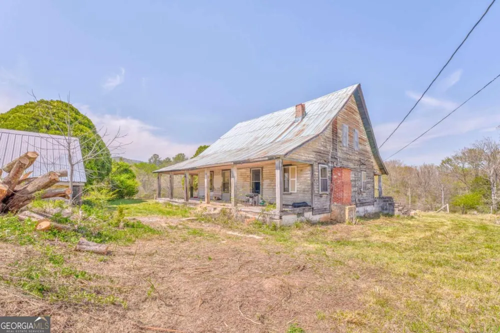 365 Waters RD McCaysville, GA 30555