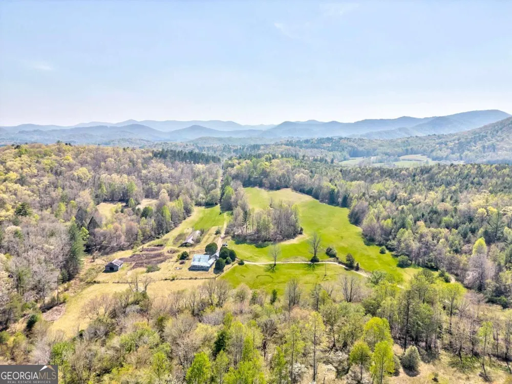365 Waters RD McCaysville, GA 30555
