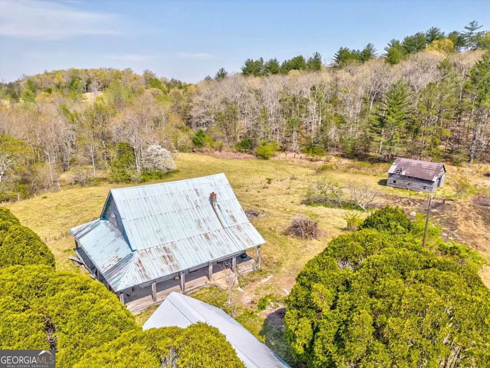 365 Waters RD McCaysville, GA 30555