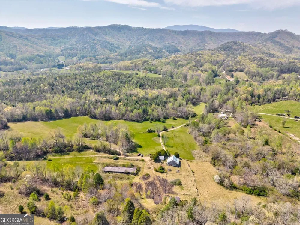 365 Waters RD McCaysville, GA 30555