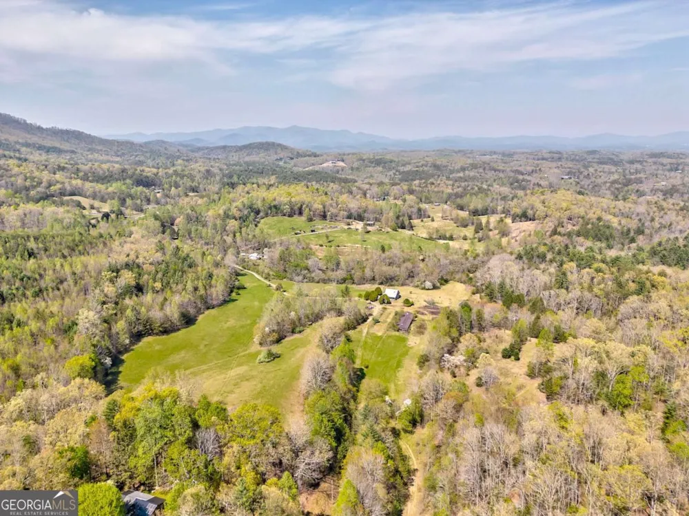 365 Waters RD McCaysville, GA 30555