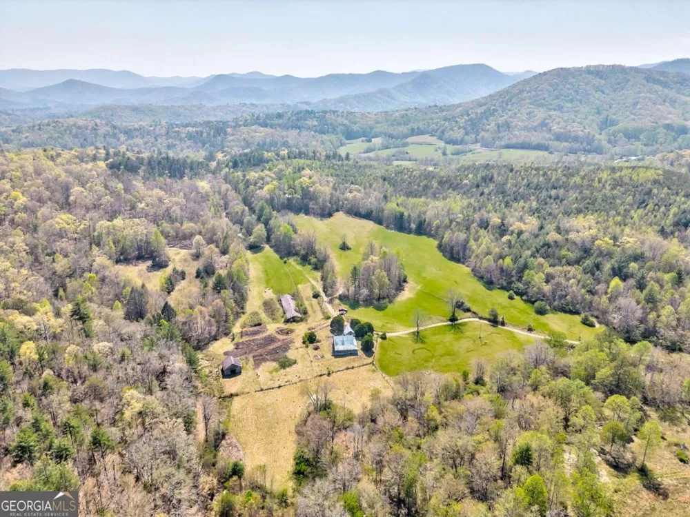 365 Waters RD McCaysville, GA 30555