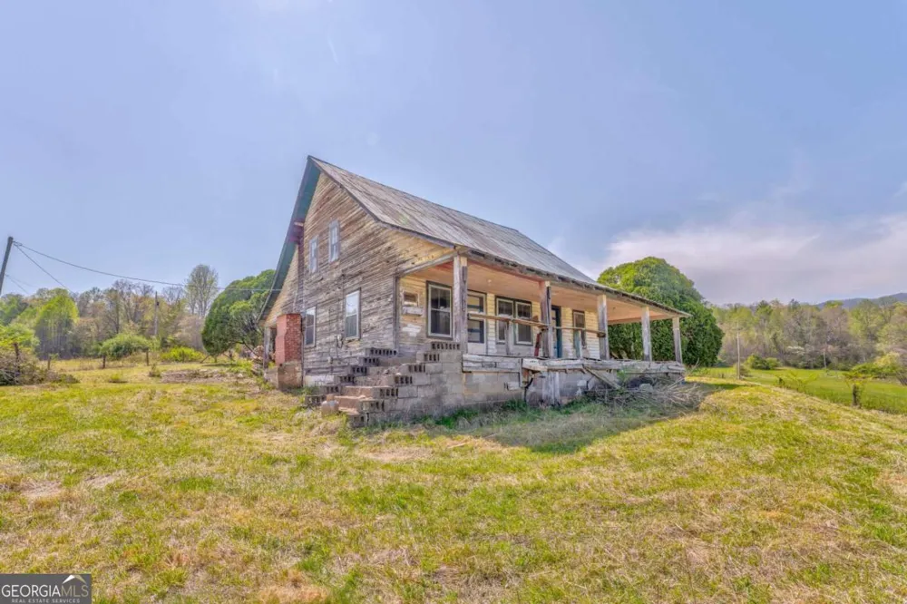 365 Waters RD McCaysville, GA 30555
