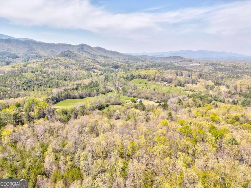365 Waters RD McCaysville, GA 30555