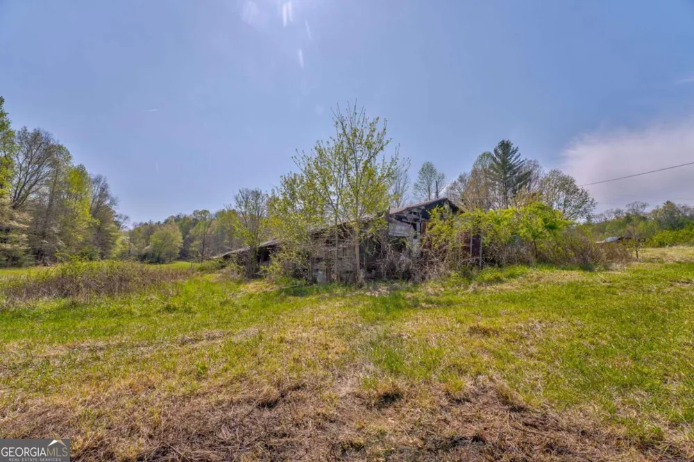365 Waters RD McCaysville, GA 30555