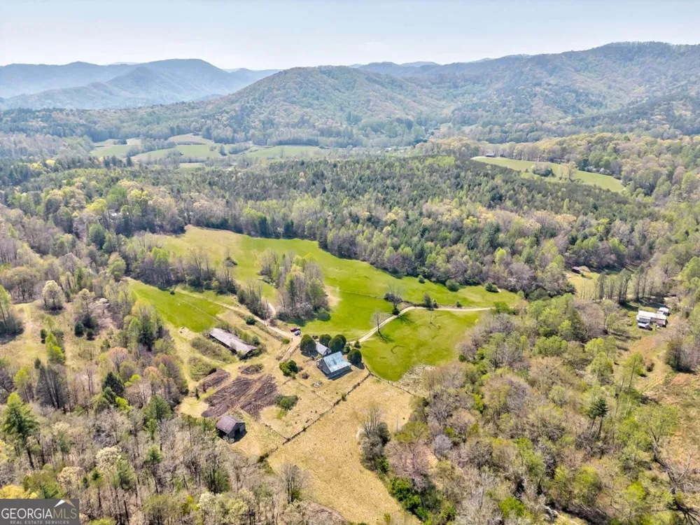 365 Waters RD McCaysville, GA 30555