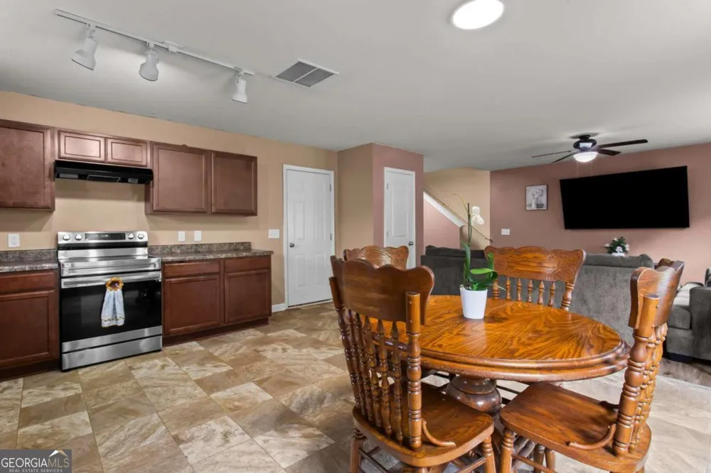 10 Windsor CT Kingston, GA 30145