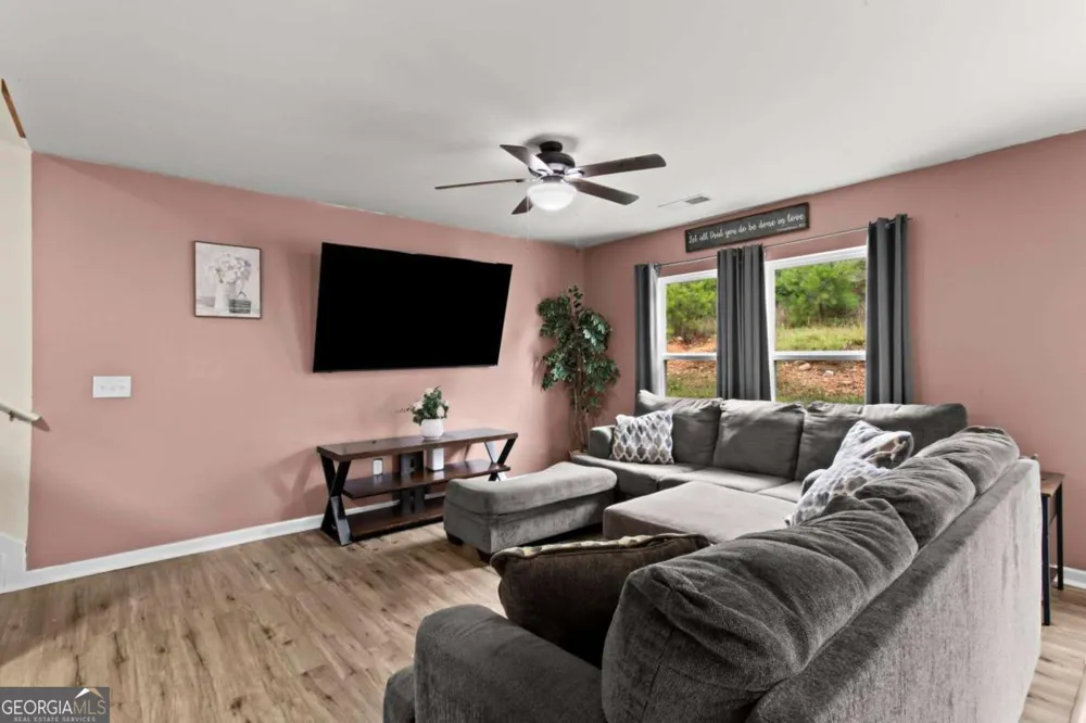 10 Windsor CT Kingston, GA 30145