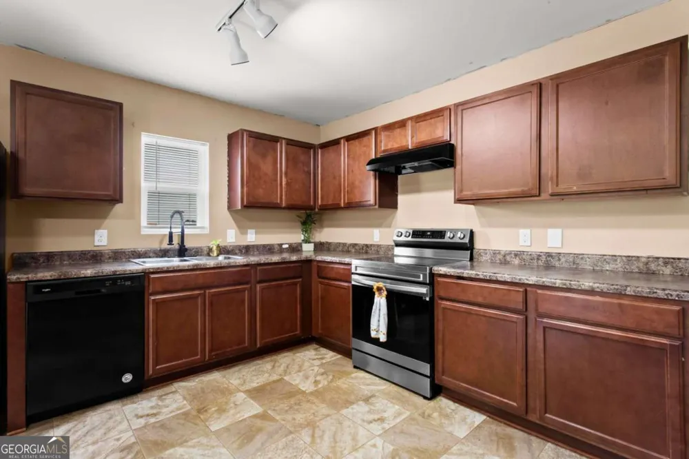 10 Windsor CT Kingston, GA 30145