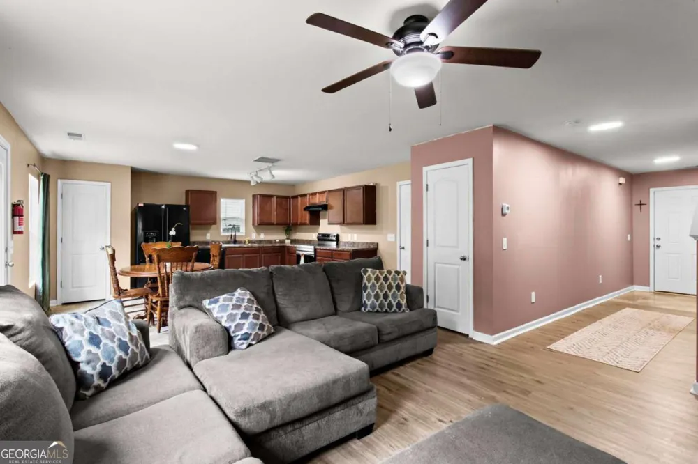 10 Windsor CT Kingston, GA 30145