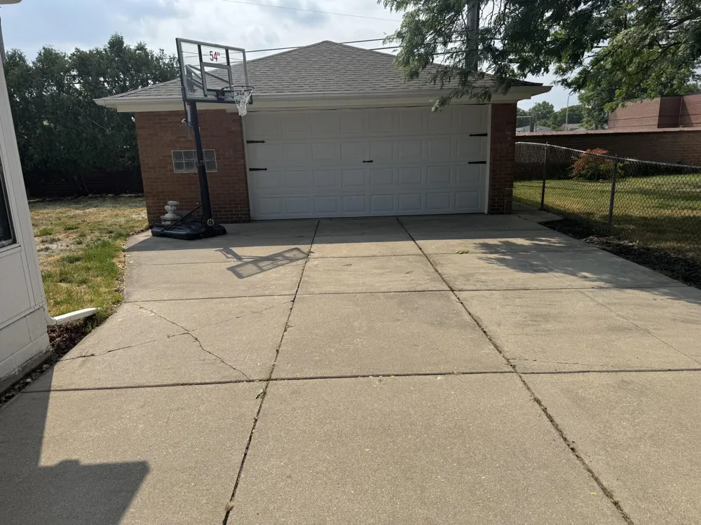 25147 Collingwood Street Roseville, MI 48066
