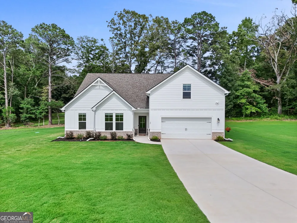 96 Whites Pond RD Moreland, GA 30259
