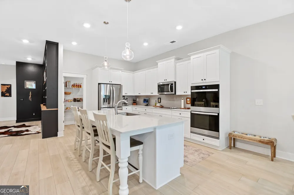 96 Whites Pond RD Moreland, GA 30259