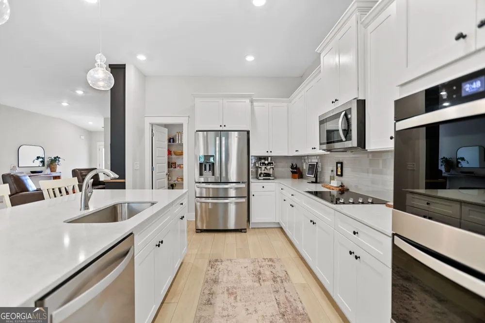 96 Whites Pond RD Moreland, GA 30259