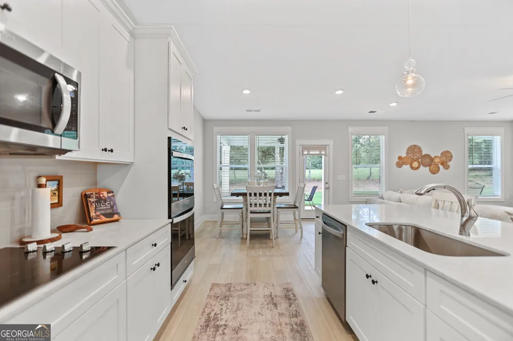 96 Whites Pond RD Moreland, GA 30259