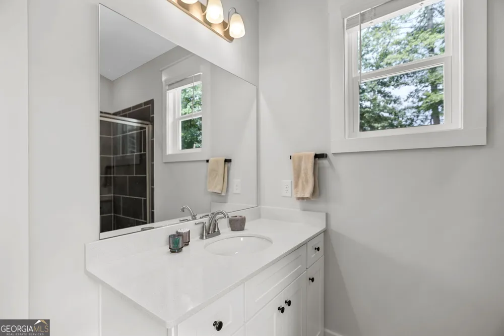 96 Whites Pond RD Moreland, GA 30259