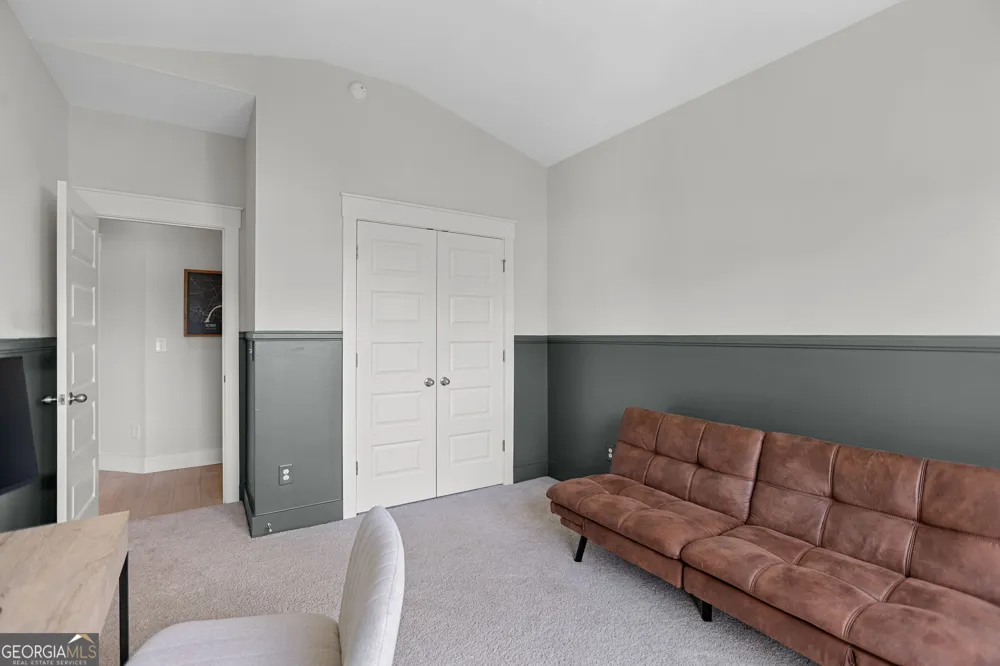 96 Whites Pond RD Moreland, GA 30259